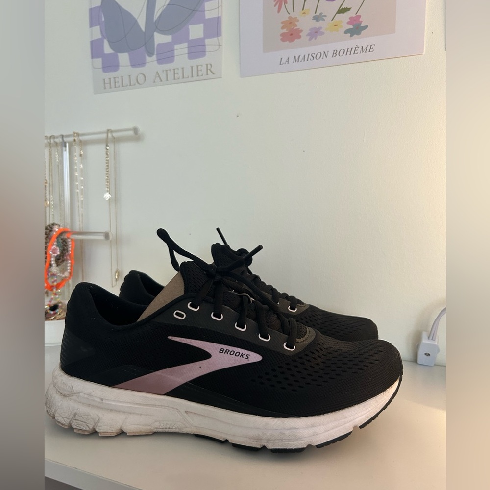 Women’s Brooks Shoes